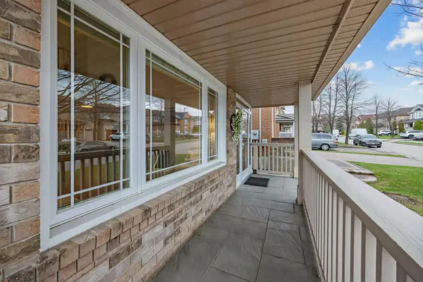 3162 Rock Harbour RD, Mississauga, ON L5B 4G7