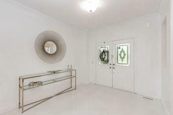 28 Banks DR, Brampton, ON L6P 1C7