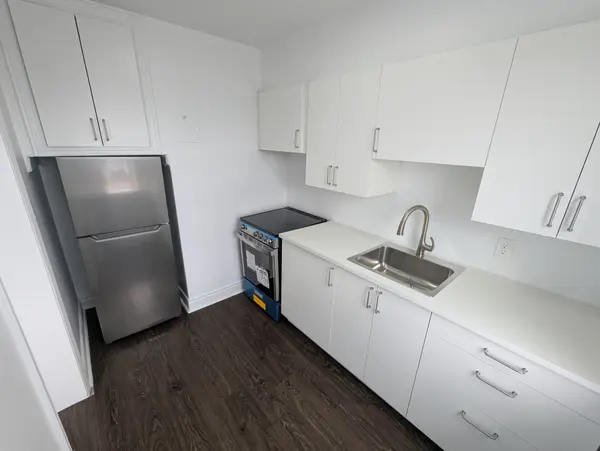 849 Brant ST #3, Burlington, ON L7R 2J6