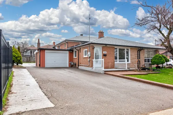 39 Hucknall RD, Toronto W05, ON M3J 1V7