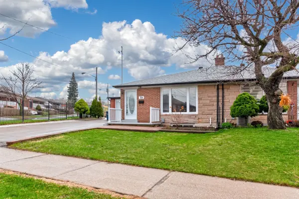 39 Hucknall RD, Toronto W05, ON M3J 1V7