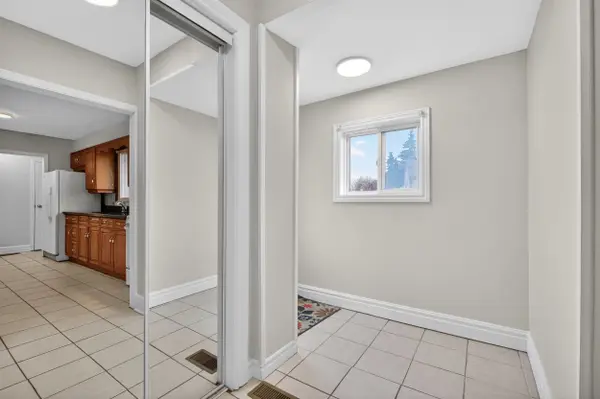 39 Hucknall RD, Toronto W05, ON M3J 1V7