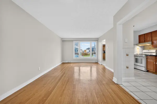 39 Hucknall RD, Toronto W05, ON M3J 1V7