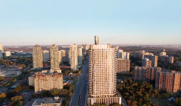 1 Fairview RD E #2405, Mississauga, ON L5A 4C6