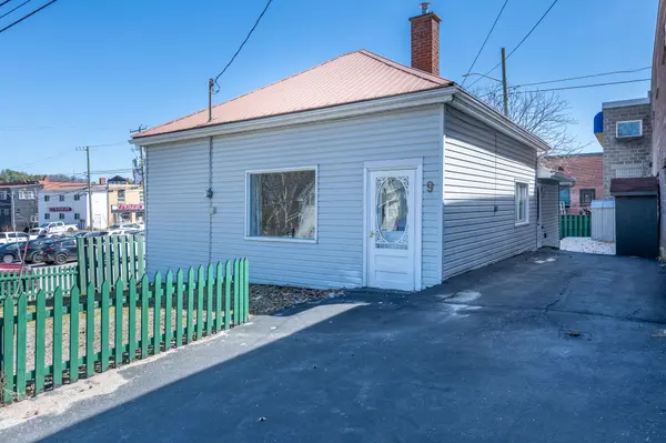 9 Caroline ST E, Huntsville, ON P1H 2B3