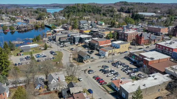 9 Caroline ST E, Huntsville, ON P1H 2B3