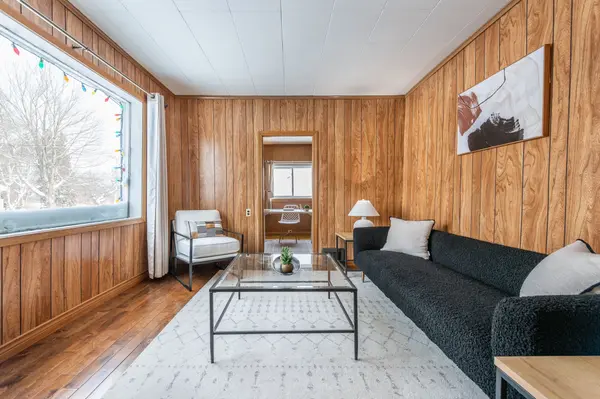 9 Caroline ST E, Huntsville, ON P1H 2B3