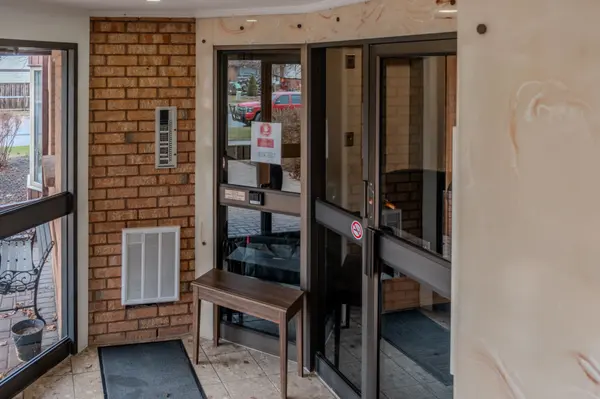 2185 Walker AVE N #105, Peterborough, ON K9L 1T6