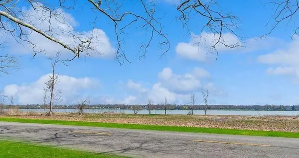 3035 Niagara Pkwy, Fort Erie, ON L2A 5M4