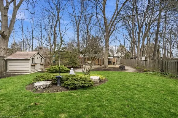 134 Little John RD, Hamilton, ON L9H 4H3