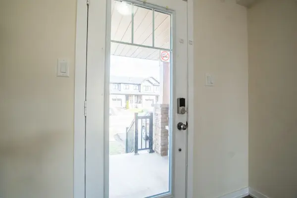 11 Sherway ST, Hamilton, ON L8J 0J4