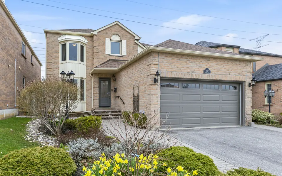 1067 Maury CRES, Pickering, ON L1X 1R4