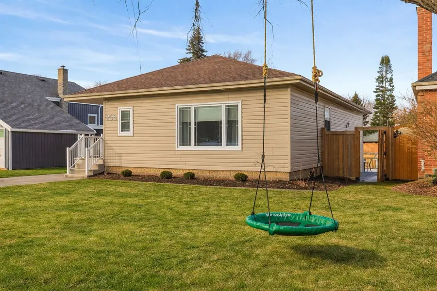 258 Sanatorium RD, Hamilton, ON L9C 1Z9