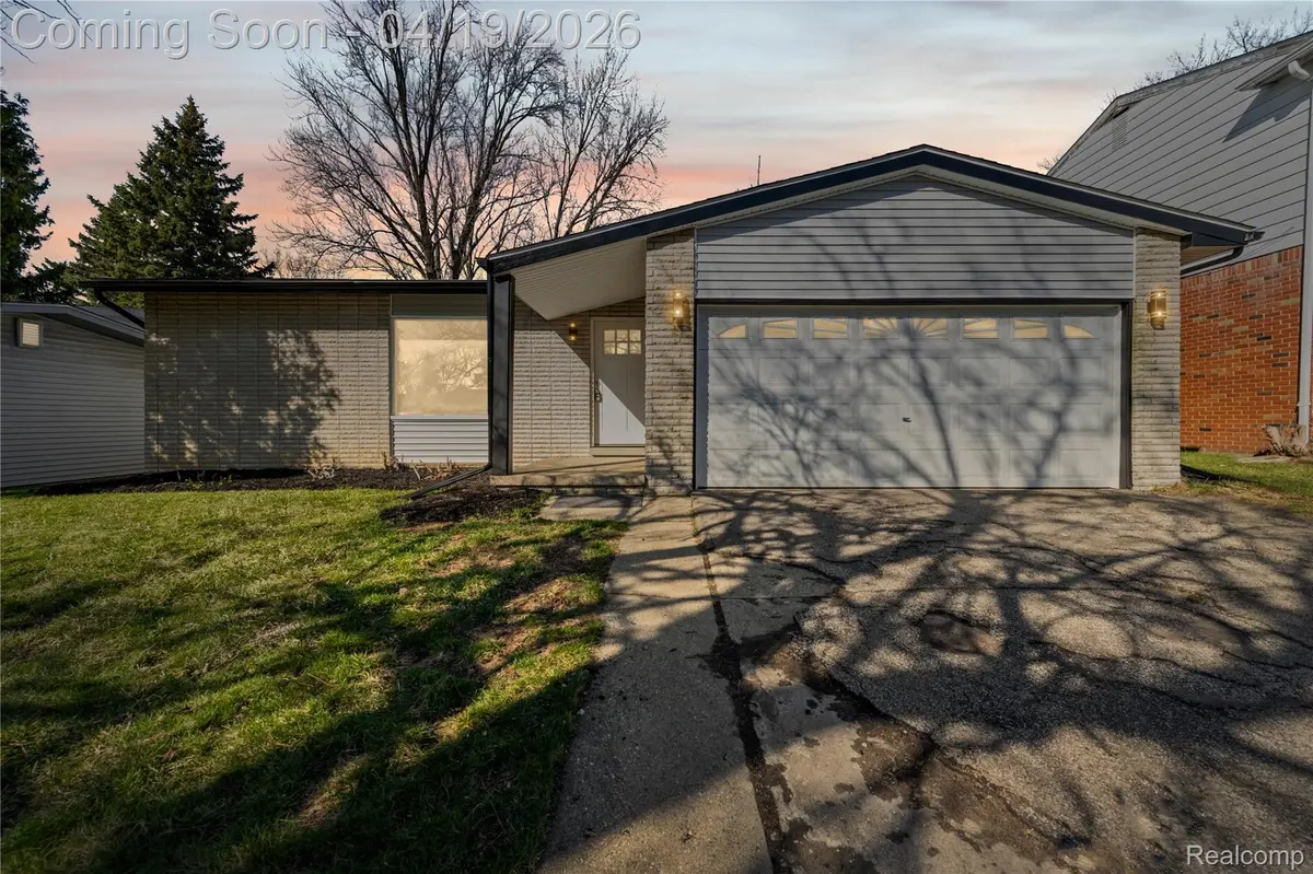 1215 Somerset LN, Flint, MI 48503