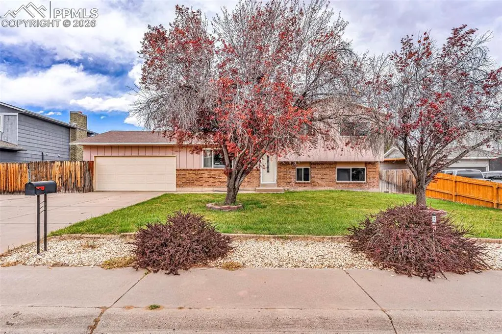 58 Briarwood CIR, Pueblo, CO 81005