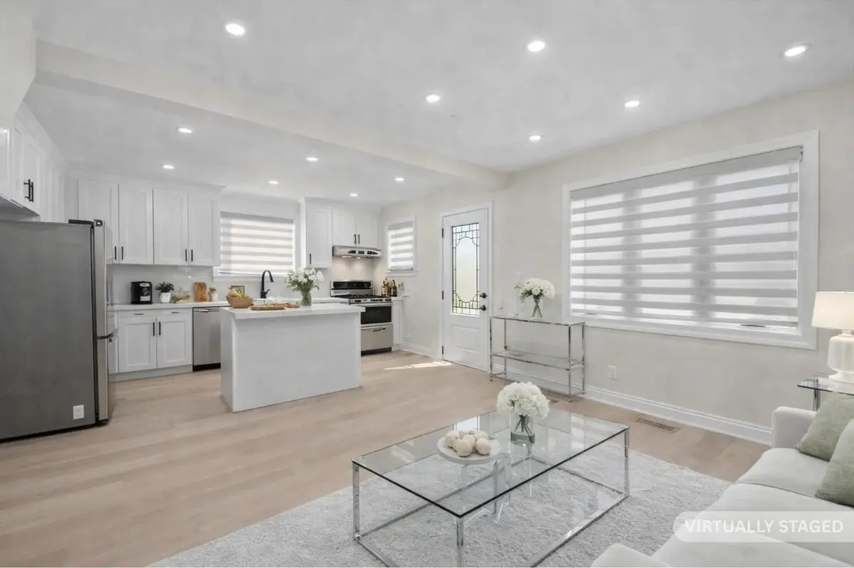 961 Victoria Park AVE, Toronto E04, ON M4B 2J4