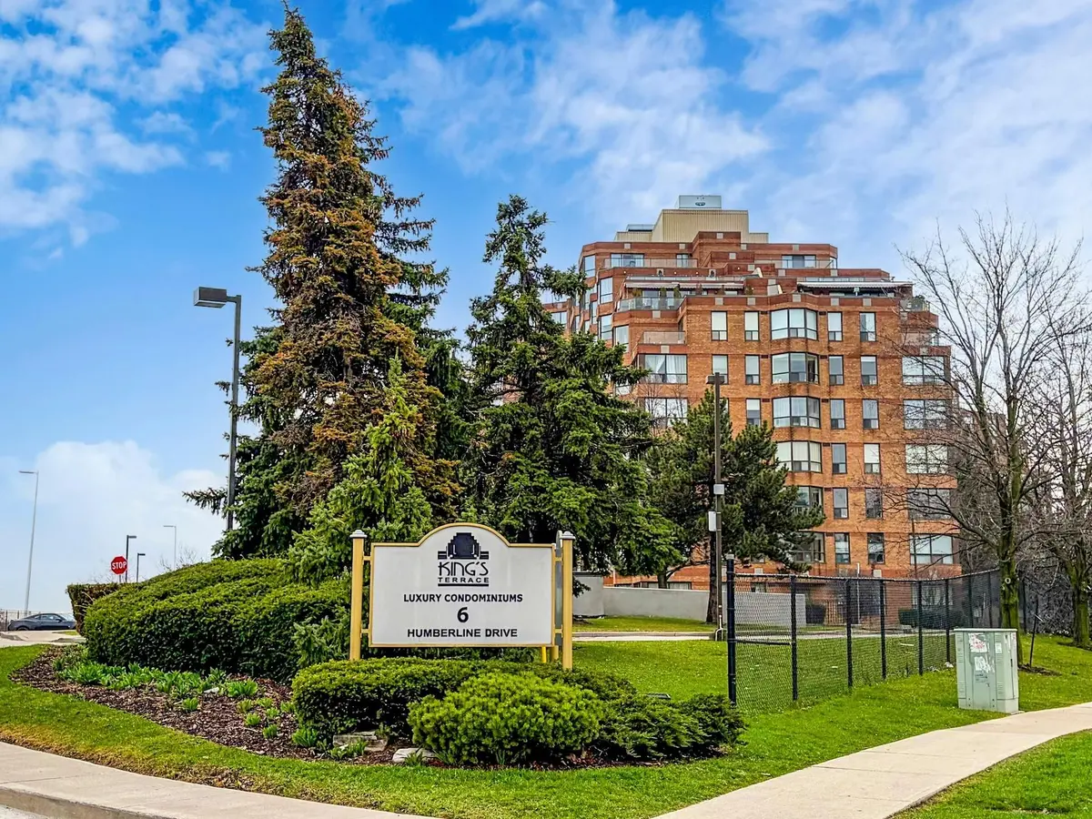 6 Humberline DR #303, Toronto W10, ON M9W 6X8