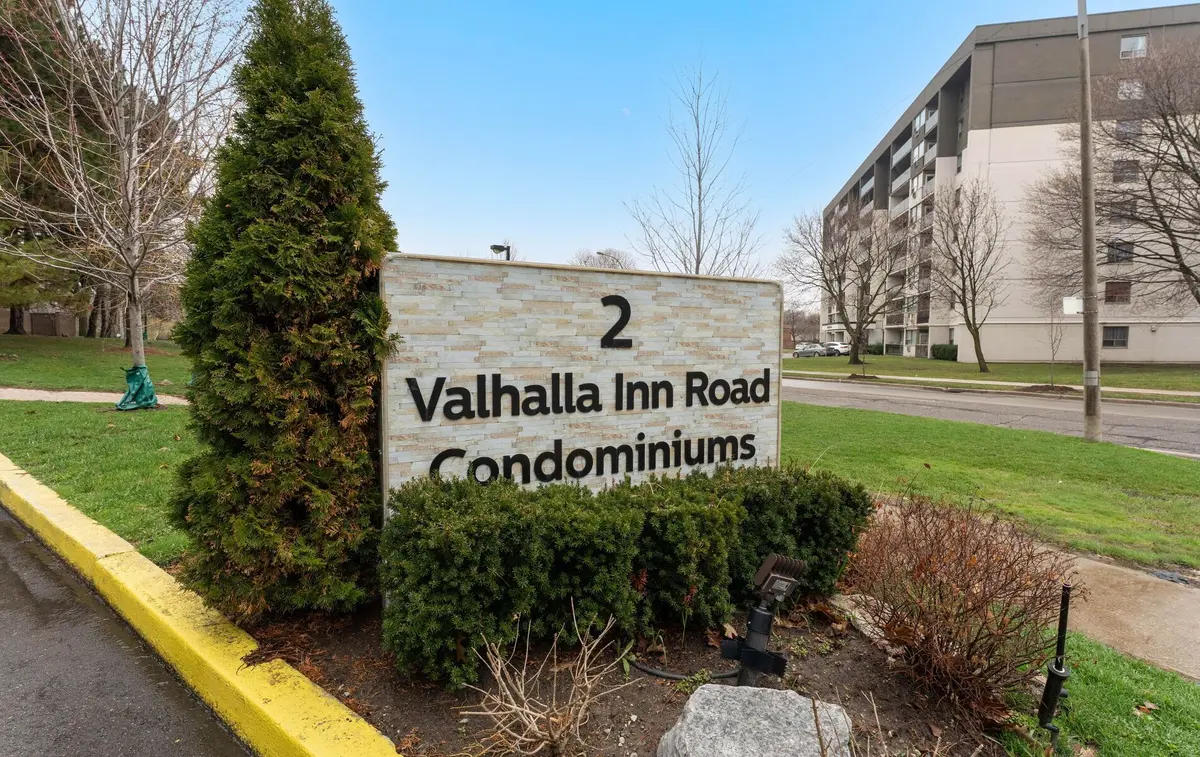 2 VALHALLA INN RD #308C, Toronto W08, ON M9B 6C3