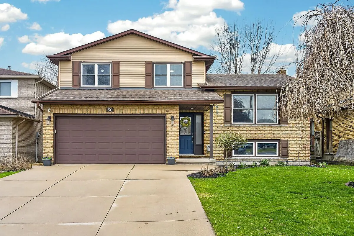 56 Hummingbird LN, Hamilton, ON L9A 4A9