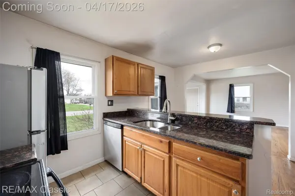 22481 Springbrook AVE, Farmington Hills, MI 48336