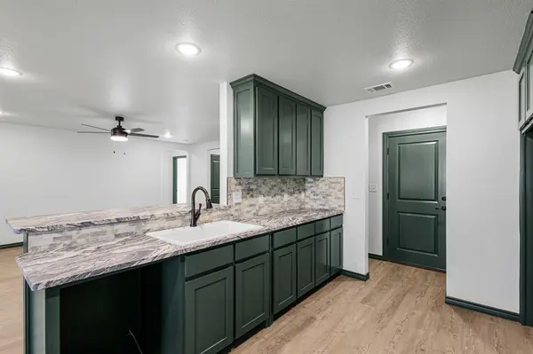 303 E Bois D Arc, Nocona, TX 76255