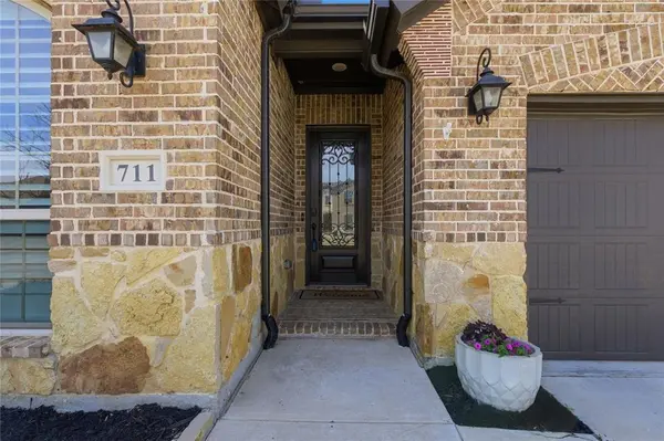 711 Uplands Drive, Northlake, TX 76226