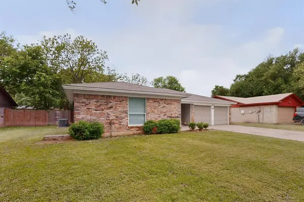 2013 Pebblecreek Drive, Cleburne, TX 76033