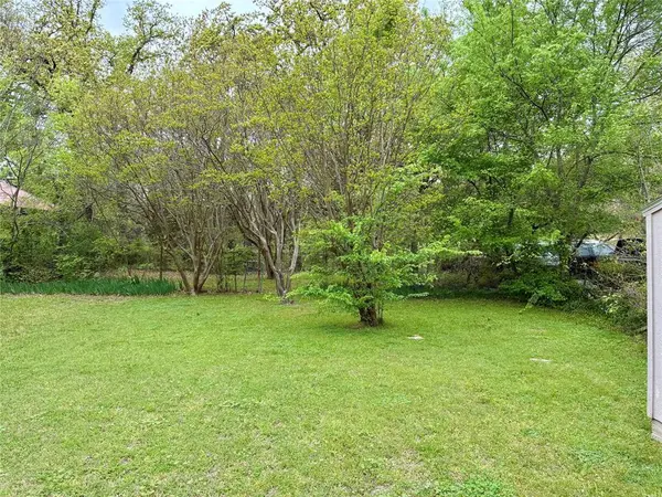 1005 Lawton Drive, Dallas, TX 75217