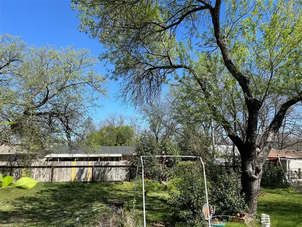 407 N Avenue J, Clifton, TX 76634