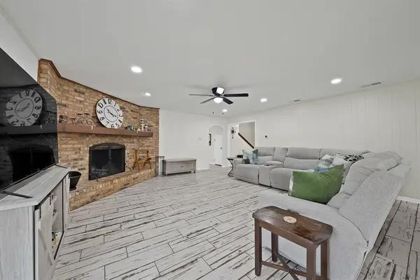 4025 Diamond Loch W, North Richland Hills, TX 76180