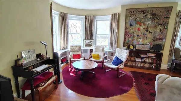 150 Douglas RD, Staten  Island, NY 10304