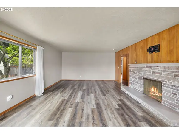 470 W DARTMOUTH ST, Gladstone, OR 97027