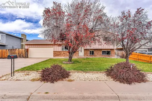 58 Briarwood CIR, Pueblo, CO 81005