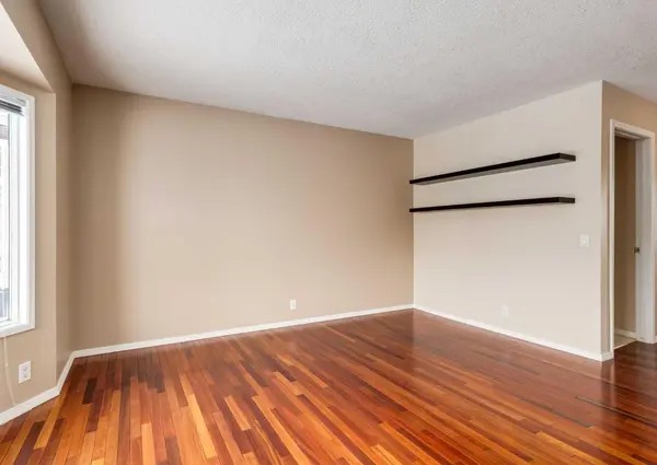 8 Castlepark WAY NE, Calgary, AB T3J 1R8