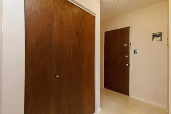 6464 Travois CRES NW #205, Calgary, AB T2K 3S9