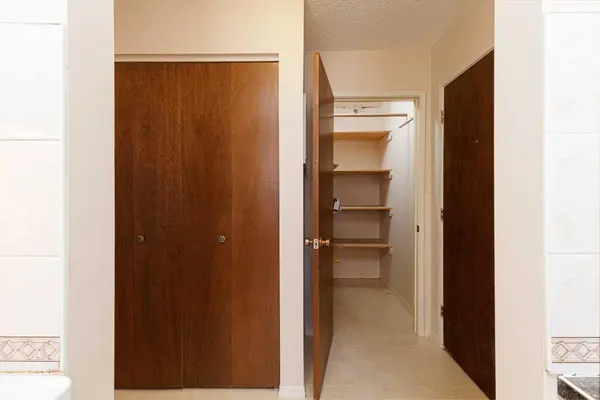 6464 Travois CRES NW #205, Calgary, AB T2K 3S9