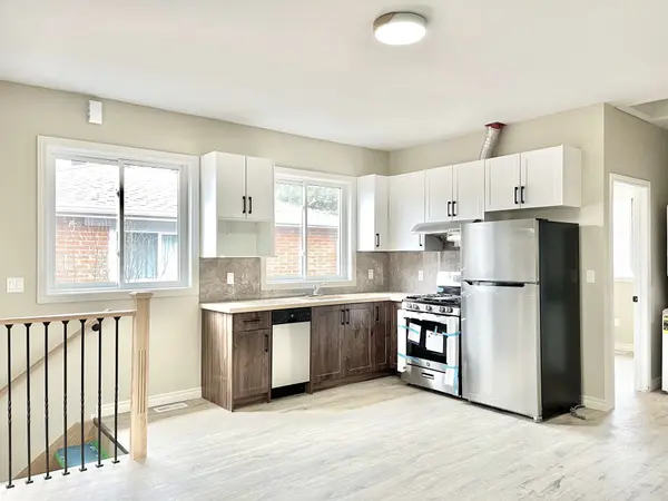 15 Waddington CRES #3, Toronto C15, ON M2J 2Z9