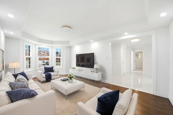 36 Ravenview DR, Whitby, ON L1R 1Y2