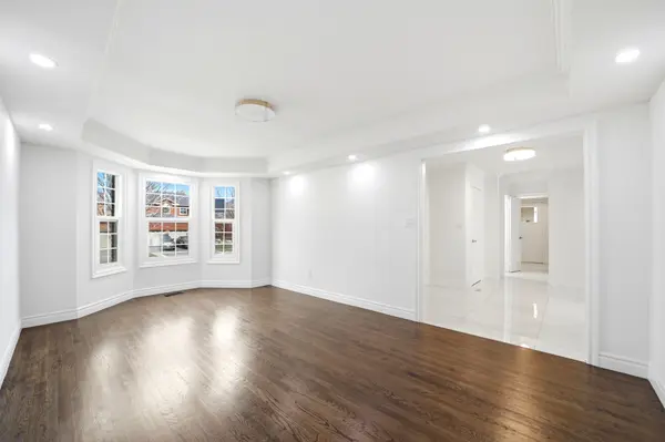 36 Ravenview DR, Whitby, ON L1R 1Y2