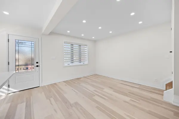 961 Victoria Park AVE, Toronto E04, ON M4B 2J4