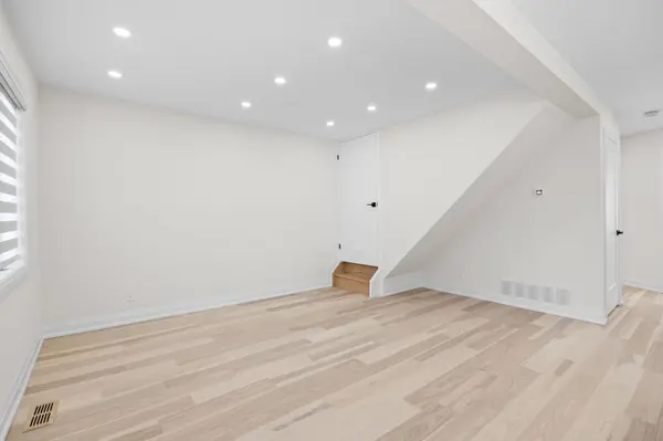 961 Victoria Park AVE, Toronto E04, ON M4B 2J4