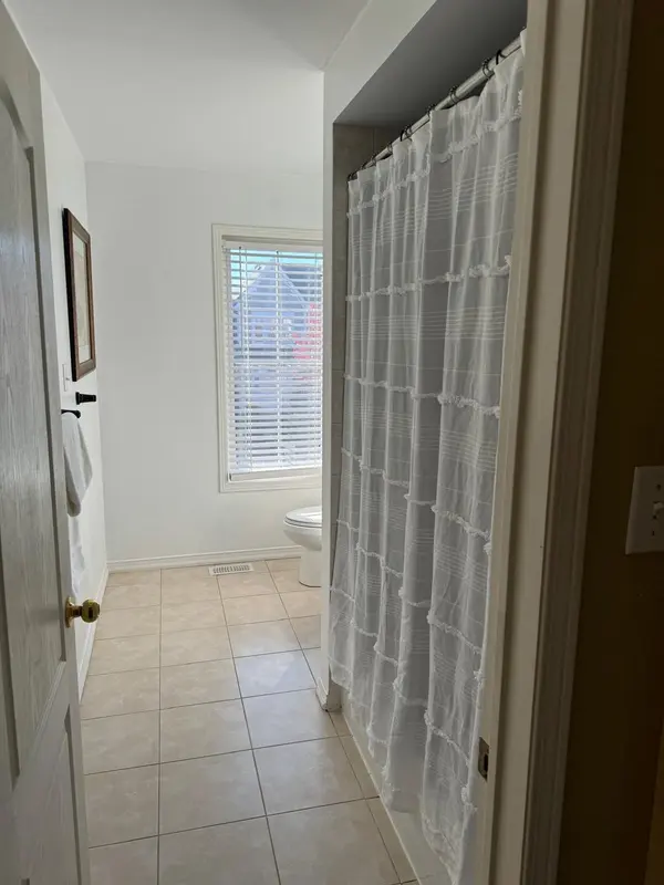 21 Denbury CT #Room B, Whitby, ON L1M 0H5