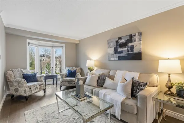 1067 Maury CRES, Pickering, ON L1X 1R4