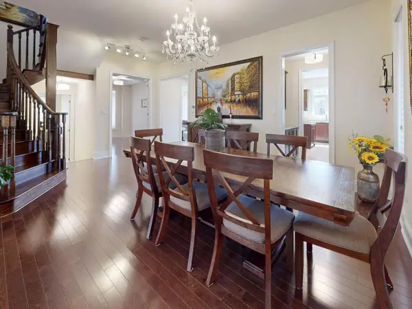 38 Gracedale DR, Richmond Hill, ON L4C 0Y3