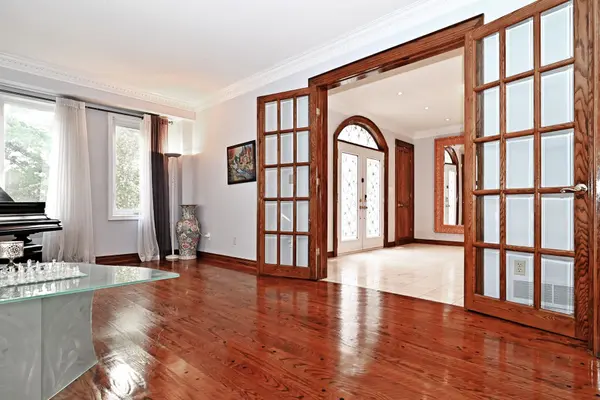 186 Oxford ST, Richmond Hill, ON L4C 4L7