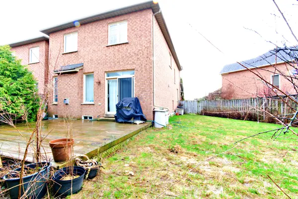 35 Waldron CRES, Richmond Hill, ON L4E 4A3