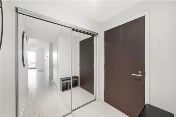 39 Mary ST #812, Barrie, ON L4N 1S9