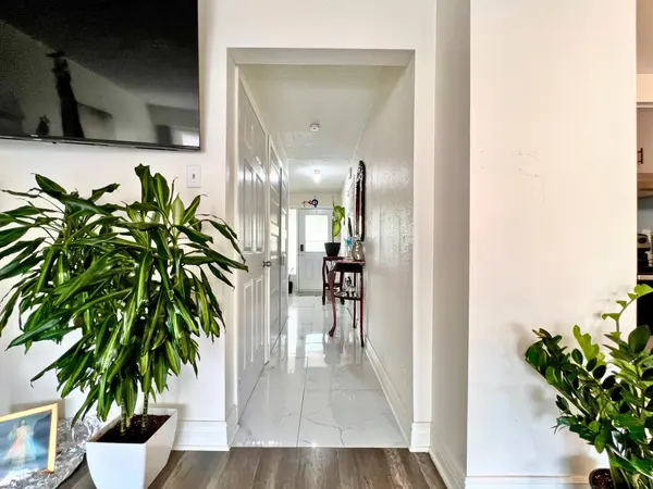 25 Baronwood CT, Brampton, ON L6V 3H6