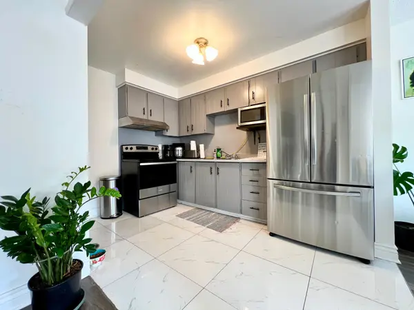 25 Baronwood CT, Brampton, ON L6V 3H6