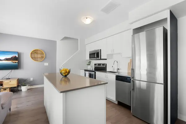 181 William Duncan RD #8, Toronto W05, ON M3K 0B7